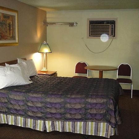 Trails West Motel South Hutchinson Eksteriør bilde